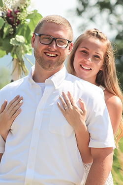 BROOKE DERIN ’16 AND JUSTIN WALKER ’15 MEET JUST IN TIME